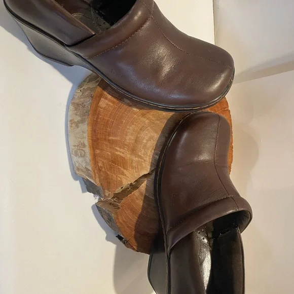 b.o.c. Women's Brown Leather Loafers - Picture 7 of 11